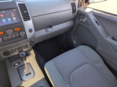 Used 2020 Nissan Frontier SV image 18