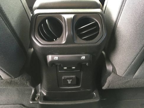 Used 2024 Jeep Wrangler Unlimited Sahara AWD/4WD image 27