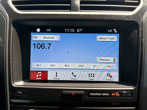 Used 2017 Ford Explorer XLT w/ Equipment Group 202A AWD/4WD image 24