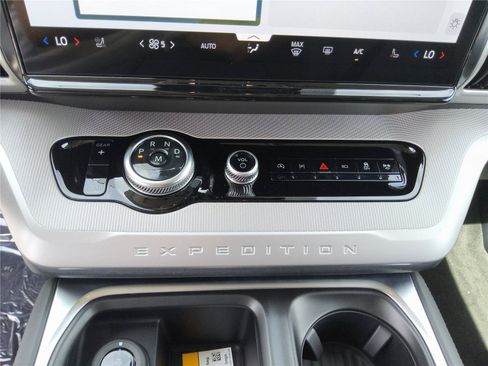 New 2027 Ford Expedition Max Active RWD image 18