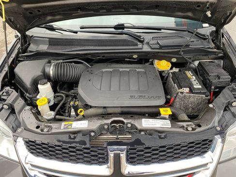 Used 2019 Dodge Grand Caravan SE w/ UConnect Hands-Free Group image 27