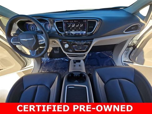 Used 2024 Chrysler Pacifica Touring-L image 37
