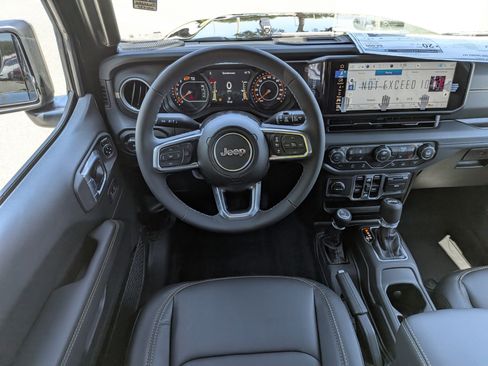New 2026 Jeep Wrangler Unlimited Sahara AWD/4WD image 15