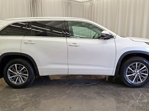 Used 2018 Toyota Highlander XLE image 4