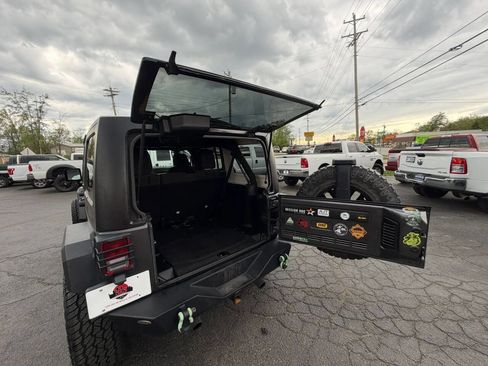 Used 2018 Jeep Wrangler Unlimited Sahara image 19