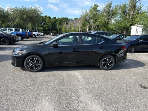 Used 2024 Nissan Sentra SV FWD image 2