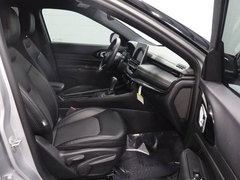 Used 2024 Jeep Compass Latitude w/ Convenience Group AWD/4WD image 17