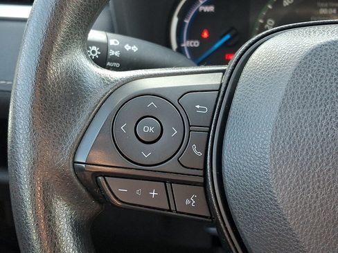 Used 2025 Toyota RAV4 XLE AWD/4WD image 18