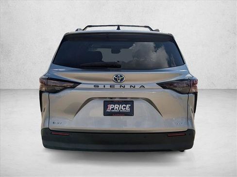 Used 2025 Toyota Sienna XLE image 7
