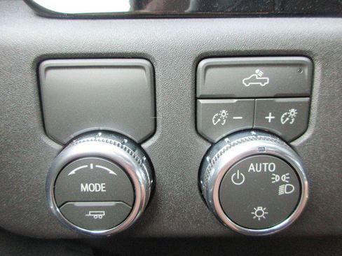 New 2026 GMC Sierra 1500 SLE image 16