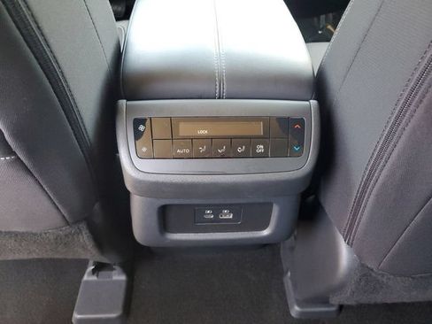 Used 2024 Nissan Pathfinder SV FWD image 11