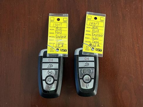Used 2021 Ford Explorer Platinum w/ Equipment Group 601A AWD/4WD image 37