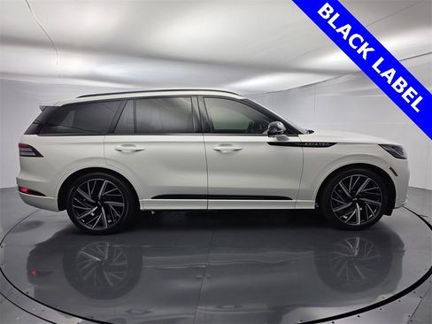 Used 2025 Lincoln Aviator Black Label w/ Jet Appearance Package image 3