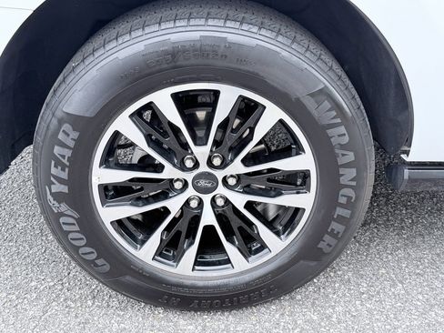 Used 2025 Ford Expedition Platinum AWD/4WD image 37