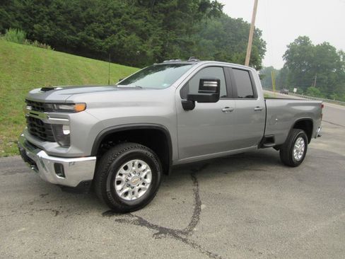 Used 2025 Chevrolet Silverado 2500 LT w/ Safety Package AWD/4WD image 7