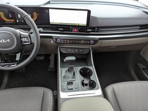 New 2026 Kia Carnival FWD image 15