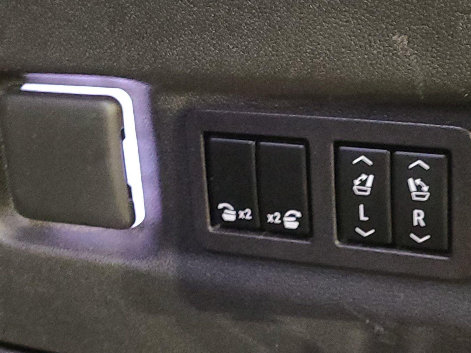 Used 2023 Chevrolet Suburban Premier AWD/4WD image 33