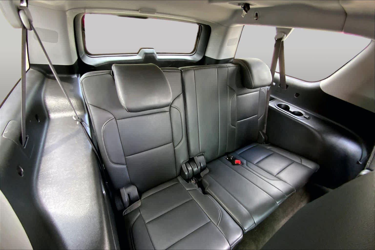 Used 2018 Chevrolet Suburban Premier RWD image 35