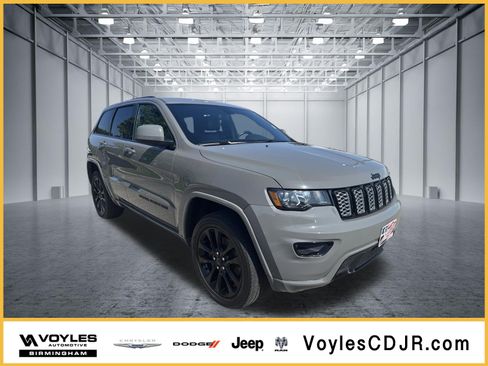 Used 2021 Jeep Grand Cherokee Laredo X AWD/4WD image 1