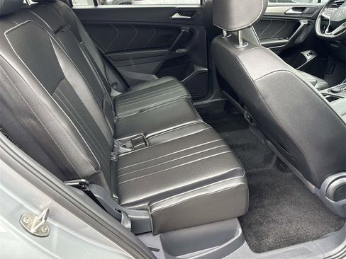 Used 2024 Volkswagen Tiguan SE image 17
