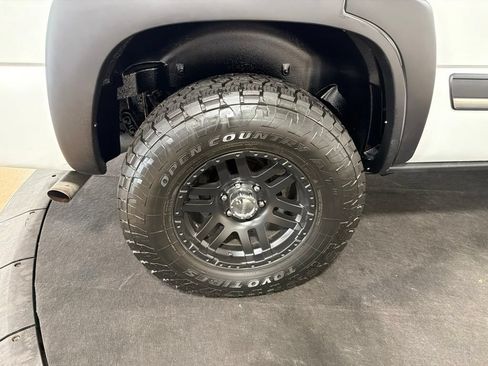 Used 2004 Chevrolet Tahoe 4WD w/ Skid Plate Package image 29