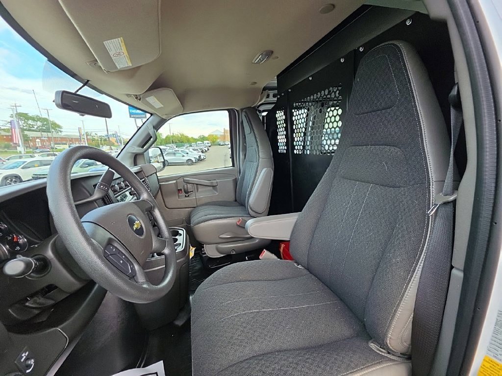 Used 2025 Chevrolet Express 2500 w/ Driver Convenience Package RWD image 19