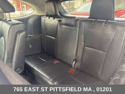 Used 2025 Toyota Highlander XLE AWD/4WD image 19