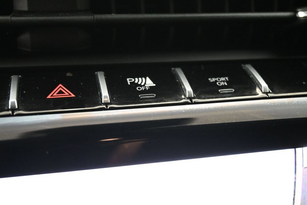 Used 2023 Jeep Grand Cherokee Limited w/ Black Appearance Package RWD image 18