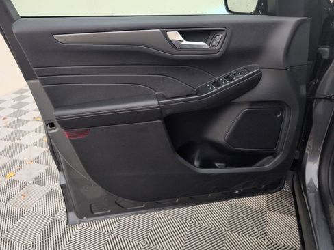 Used 2025 Ford Escape SE image 33