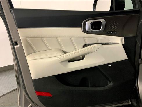 Used 2025 Kia Sorento SX Prestige image 25