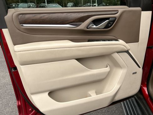 Used 2021 GMC Yukon XL Denali w/ Denali Premium Package image 14