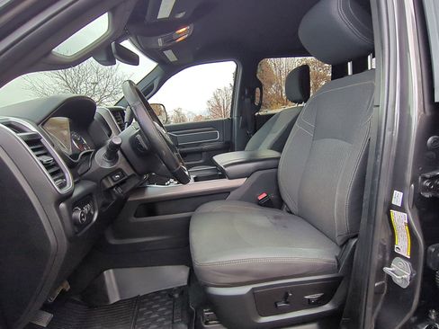 Used 2019 RAM 3500 Big Horn image 28