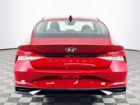 Used 2022 Hyundai Elantra SE w/ Cargo Package image 6