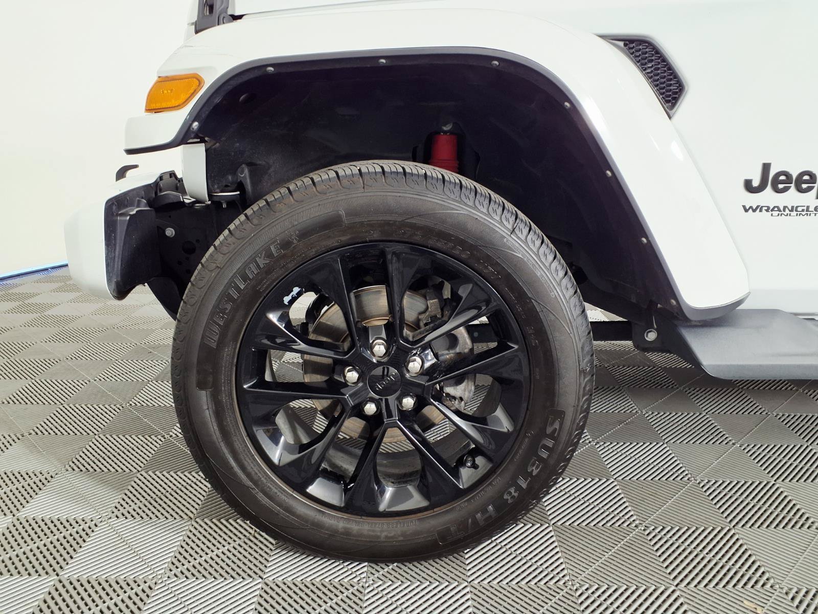 Used 2021 Jeep Wrangler Unlimited Sahara AWD/4WD image 7