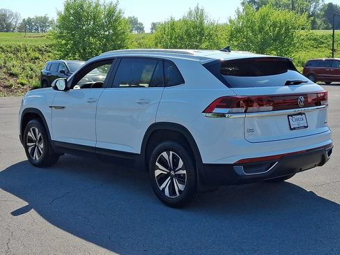Used 2024 Volkswagen Atlas Cross Sport SE AWD/4WD image 6