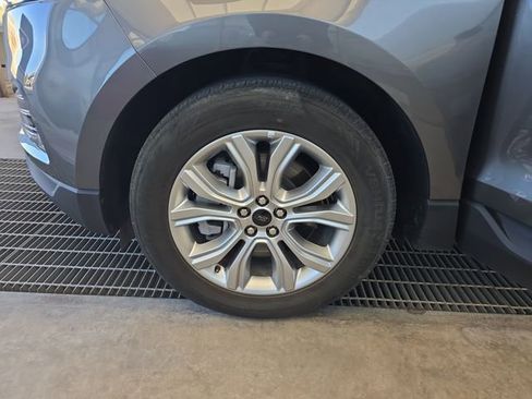 Used 2024 Ford Edge Titanium image 25