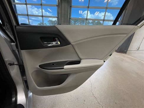Used 2015 Honda Accord EX-L image 26