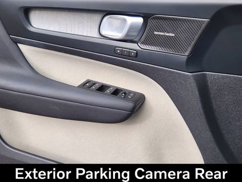 Certified 2023 Volvo XC40 B5 Ultimate w/ Protection Package Premier image 11