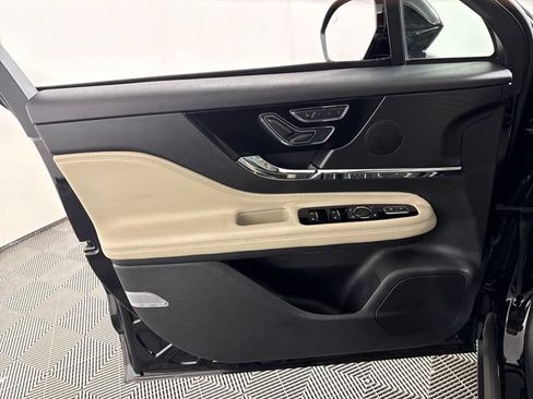 Used 2025 Lincoln Corsair AWD image 28