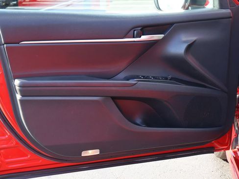 Used 2019 Toyota Camry SE FWD image 13