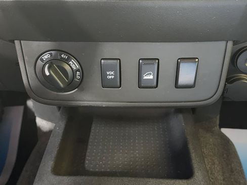 Used 2011 Nissan Frontier SV w/ SV Premium Utility Pkg AWD/4WD image 21