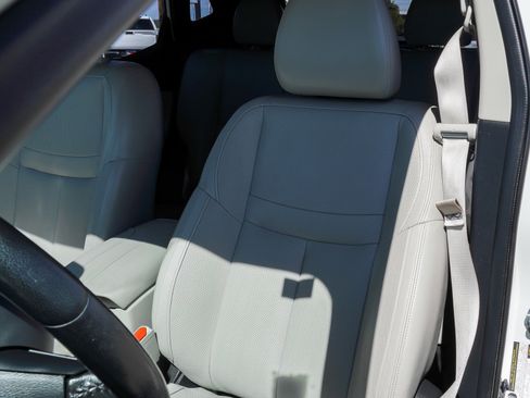Used 2018 Nissan Rogue Sport SL AWD/4WD image 16
