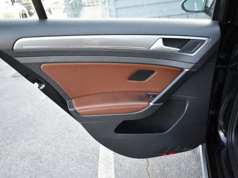 Used 2017 Volkswagen Golf Alltrack S image 34