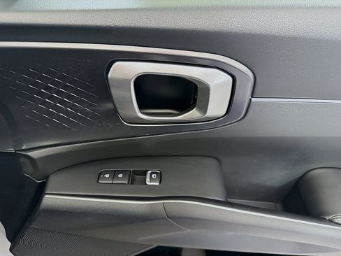 Used 2024 Kia Sorento S image 31