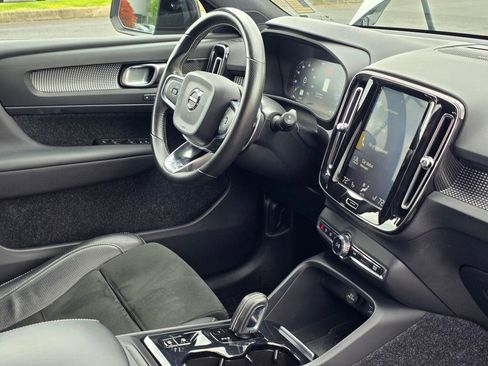 Used 2019 Volvo XC40 T5 R-Design AWD/4WD image 28