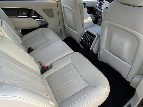 Used 2023 Land Rover Range Rover Long Wheelbase SE image 22