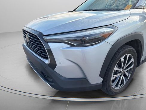 Used 2022 Toyota Corolla Cross XLE image 6