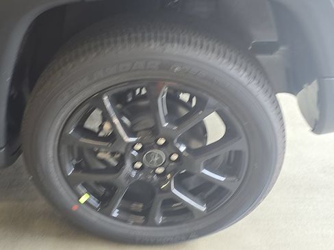 New 2026 Jeep Compass Latitude AWD/4WD image 32