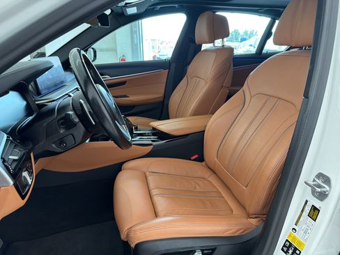 Used 2023 BMW M550i xDrive w/ Executive Package AWD/4WD image 5
