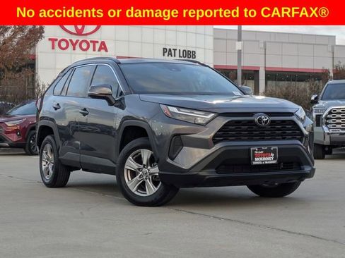 Used 2022 Toyota RAV4 XLE w/ Convenience Package image 2